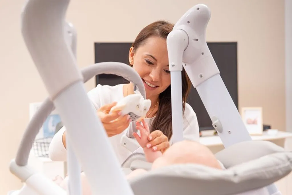 Fütterungsstuhl + Indigo Hellgrau Schwung – Bild 4