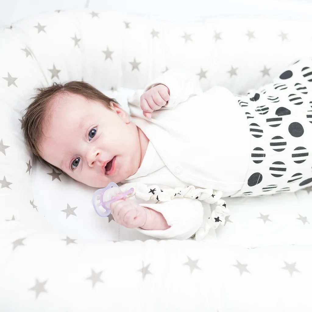 Babynest Kokon Neugeborene 90 X 50 Cm - Handmade Kuschelnest Baby Nestchen Aus Baumwolle Sternchen Grau-Weiß – Bild 13